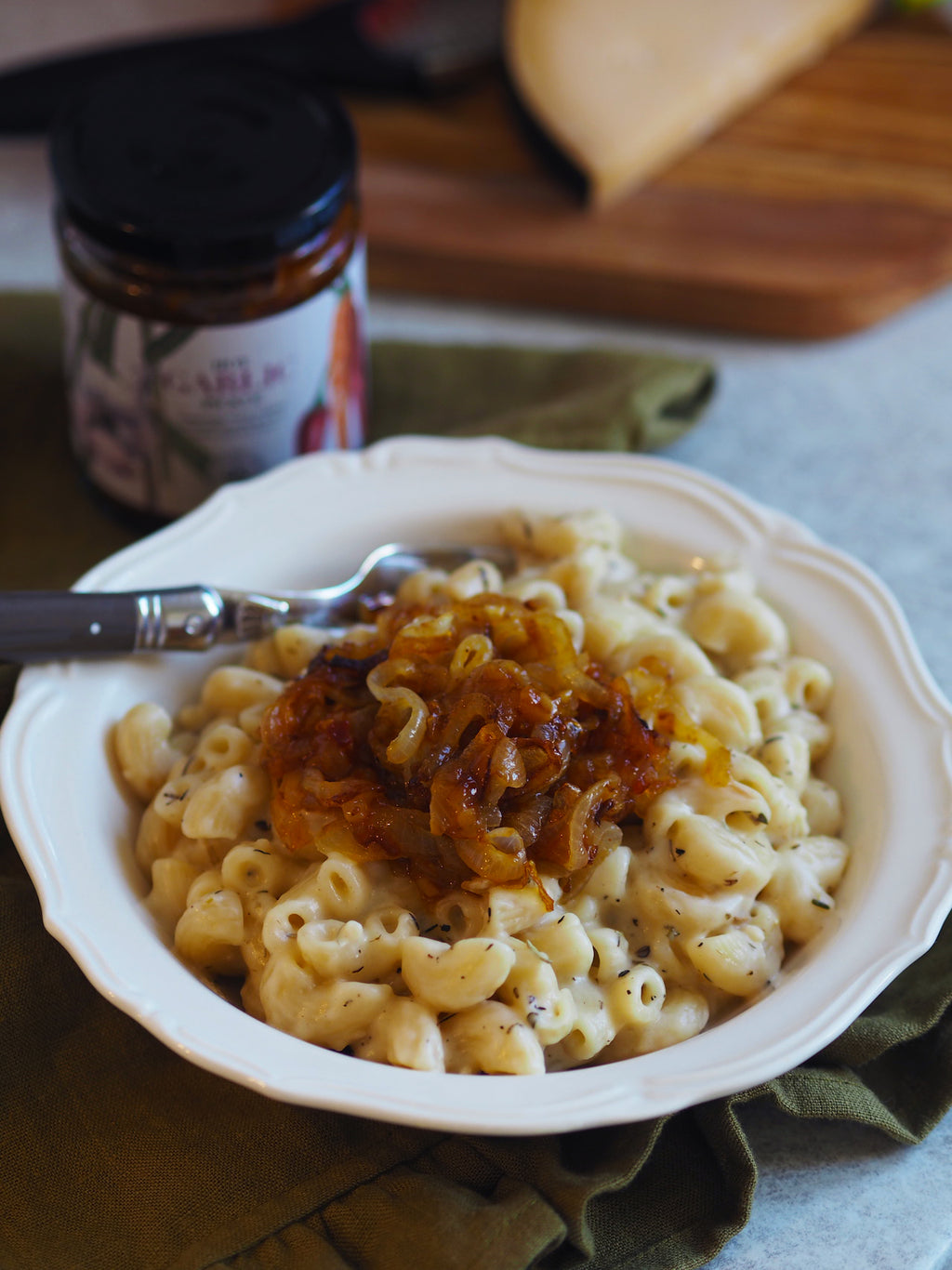 Mac & Cheese with Caramelised Garlic Pickle Onions Recipe
